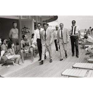Frank Sinatra on the Boardwalk, 1968 — Limited Edition Print by Terry O'Neill